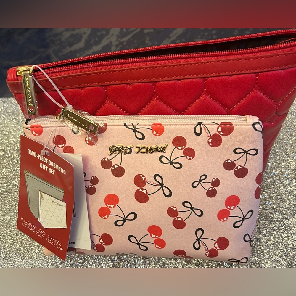 ❤️ NWT $68 Betsey Johnson Cosmetic Travel Bag Makeup Set 2 Pc Hearts & Cherries